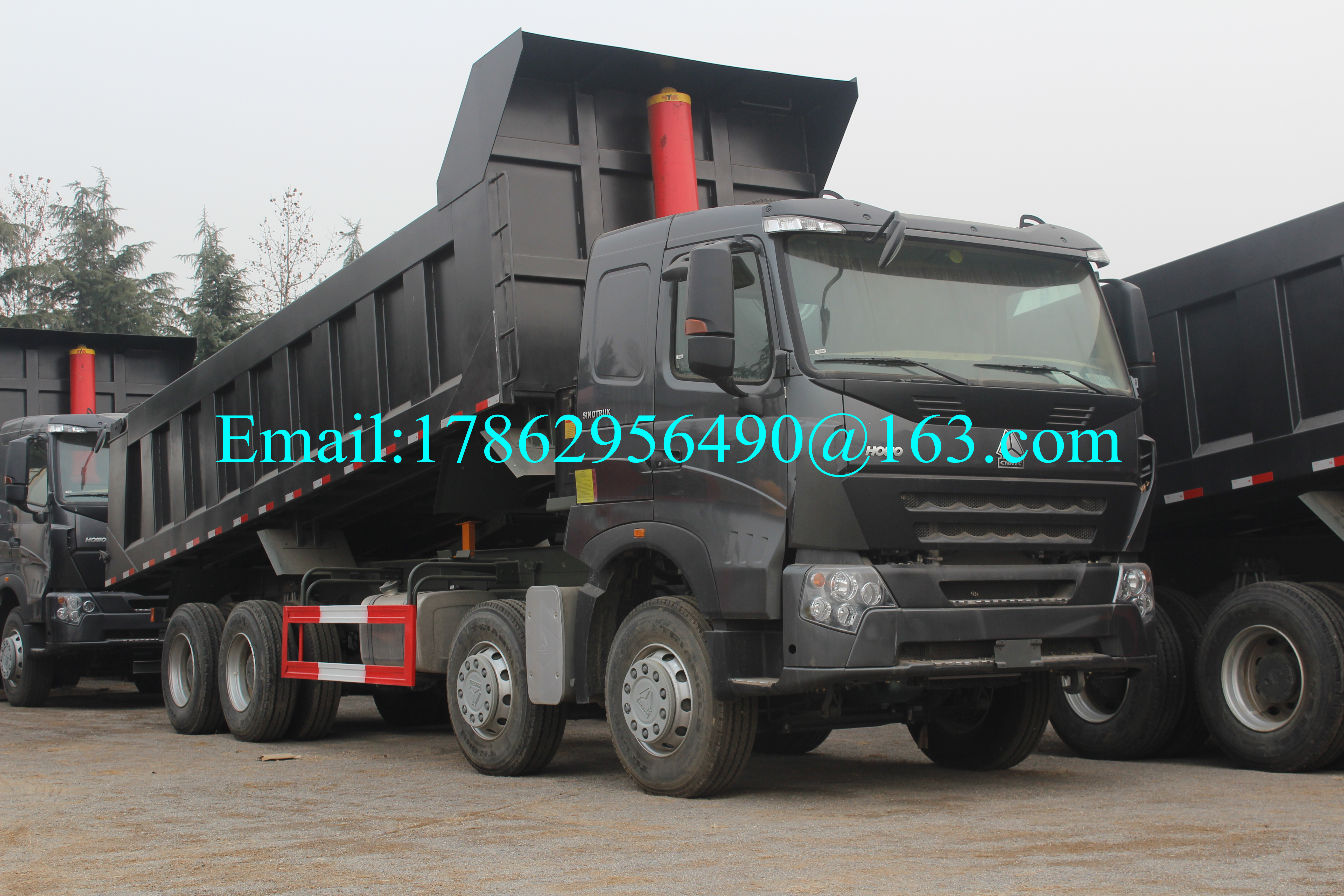 سیاه و سفید 371 HP 8x4 کامیون های سنگین وظیفه با ZF8118 دنده چرخ دنده و HW76 کابین