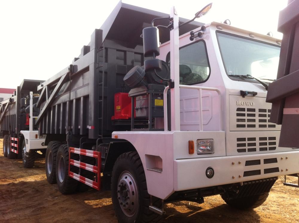 70T 371HP کامیون تخلیه خارج از جاده / کامیون کمپرسی با 400 لیتر مخزن روغن 80km / H سرعت