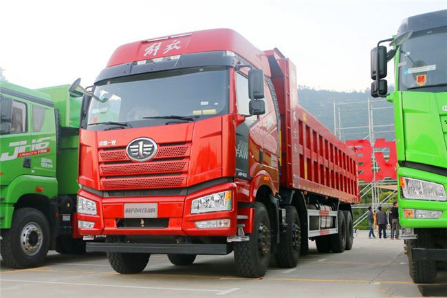 FAW J6P Lhd کامیون کمپرسی سنگین 8 * 4 ظرفیت کم ظرفیت کمپرسی / 40 تن Dumper