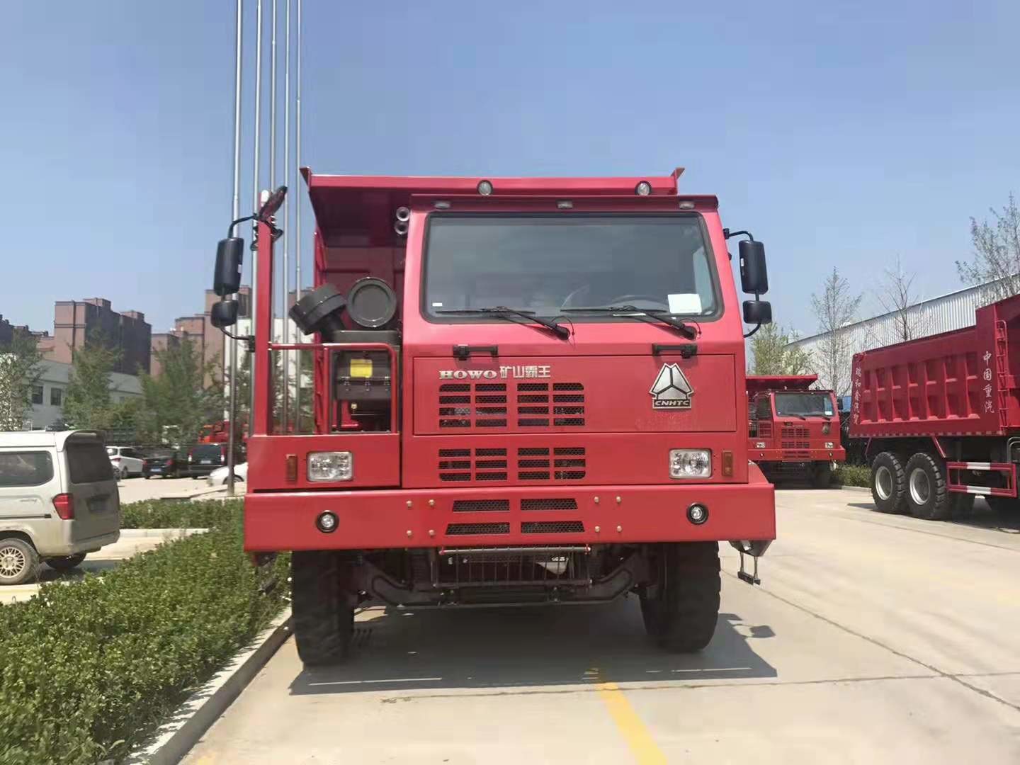 کامیون کمپرسی معدن سنگین قرمز رنگ 6 * 4 / نوع گیربکس 30 تن کامیون دامپینگ