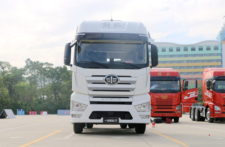 35 کامیون تریلر تراکتور 35 تنی دیزلی با موتور Xichai CA6DM3 و ویلچر 3800 میلی متر