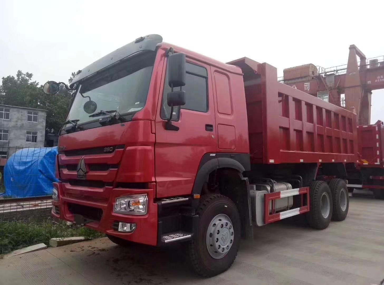 استاندارد استاندارد انتشار یورو 2 کامیون سرخ Red Heavy Duty Truck با فرمان ZF8118