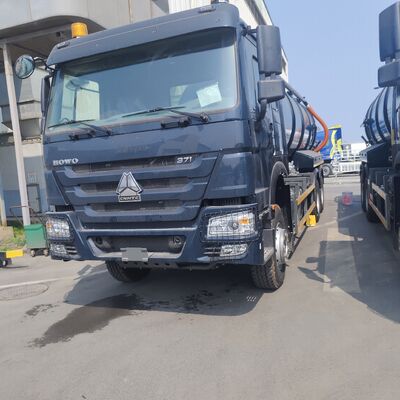 کامیون مکنده فاضلاب وکیوم HOWO 15CBM با قدرت 371 اسب بخار و چرخ محرک 6×4 برای تمیز کردن زباله های صنعتی