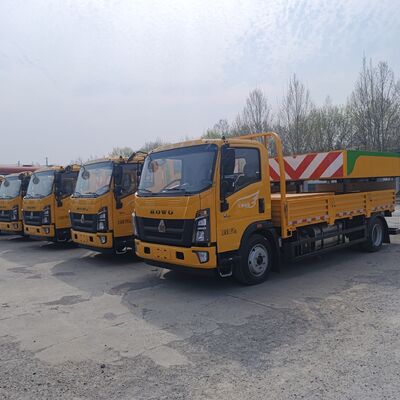 HOWO 4 × 2 کامیون بالش تصادف با ساختار جذب انرژی فولادی چند لایه سیستم بلند کردن هیدرولیک و چراغ های هشدار LED برای ایمنی جاده