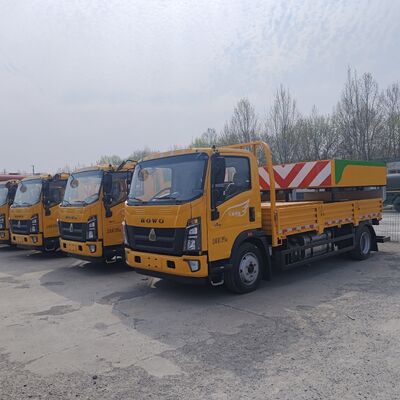 HOWO 4 × 2 کامیون بالش تصادف با ساختار جذب انرژی فولادی چند لایه سیستم بلند کردن هیدرولیک و چراغ های هشدار LED برای ایمنی جاده