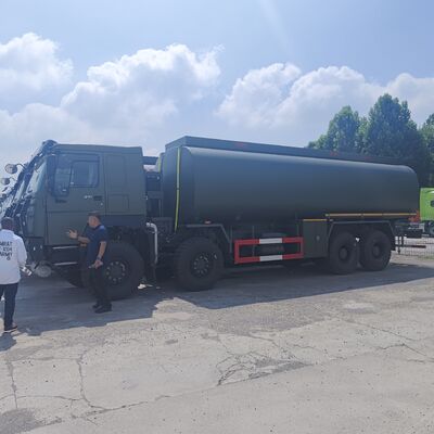 HOWO 8×8 کامیون مخزن سوخت 45000 لیتر با موتور 371HP و 8×8 تمام چرخ محرک برای حمل و نقل سوخت سنگین