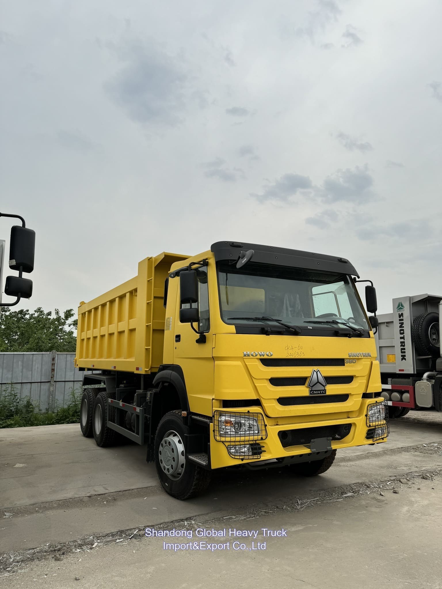 Sinotruck HOWO 25t-100t 8*4 دیزل استفاده شده حمل و نقل کامیون تحویل 12 چرخ کامیون