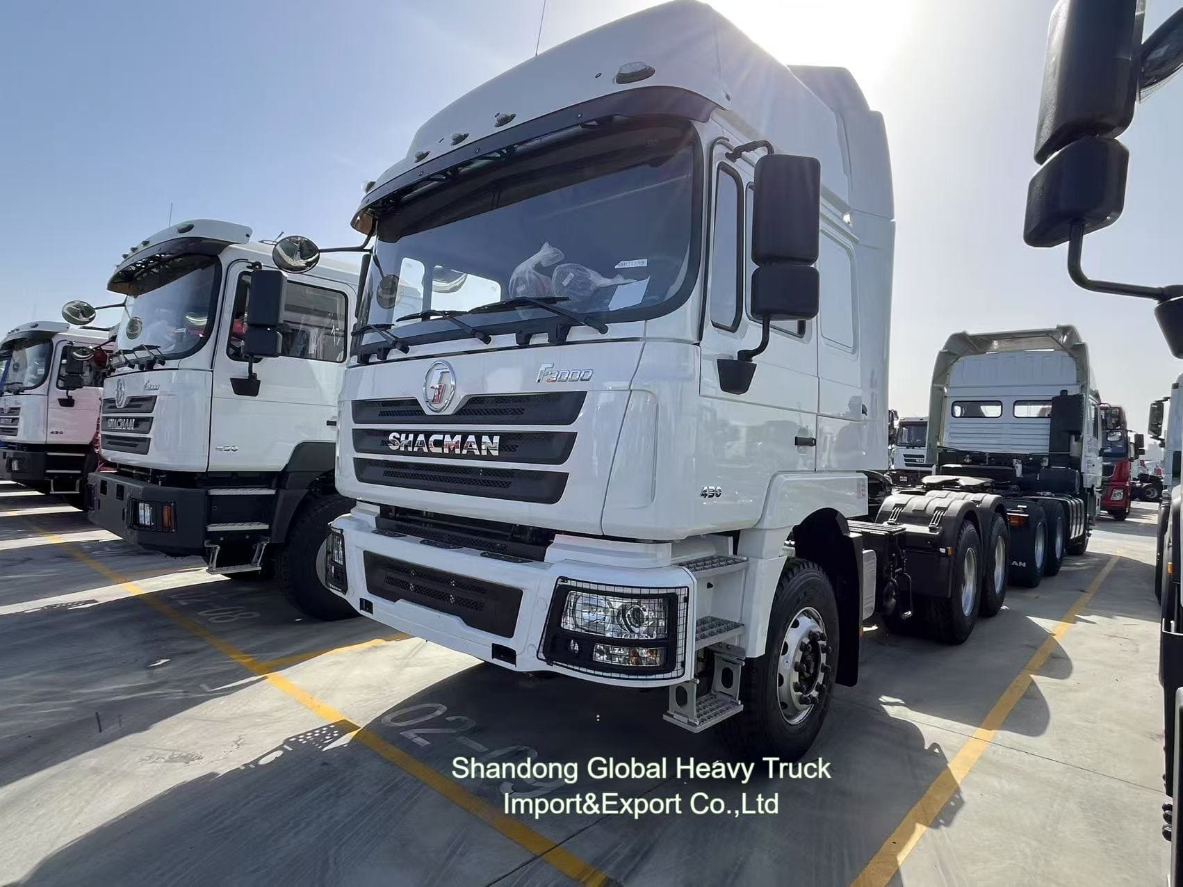 شاکمن کامپ کامیون تراکتور سر استفاده شده شاکمن F3000 X3000 6X4 371HP دست دوم کامپ کامیون