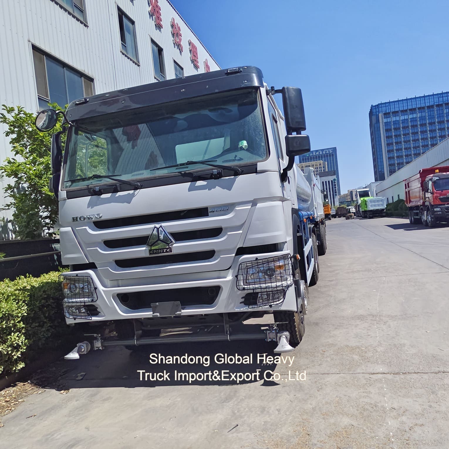 کامیون تانکر آب با ظرفیت 8000 لیتر، مخزن فولاد کربنی و پمپ خود مکش برای بهداشت شهری