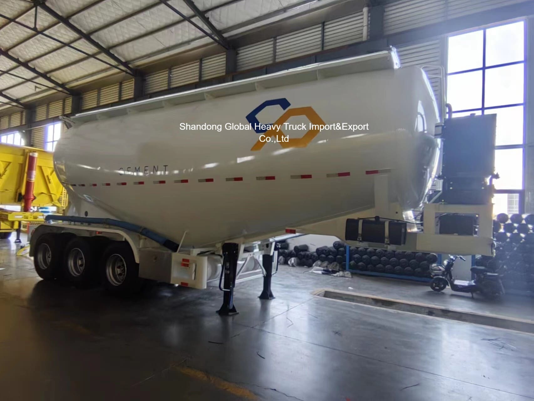 35-60 CBM Capacity Cement Tanker Semi Trailer with 3X13 Ton Axle and 28 Ton Landing Gear for Bulk Cement Transport