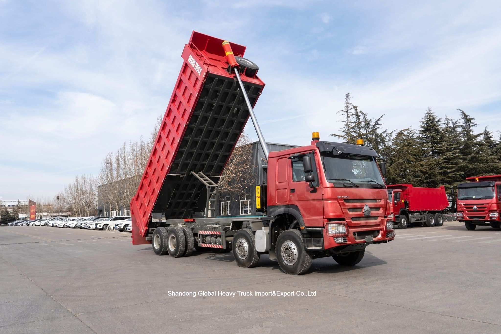 کامیون کمپرسی HOWO 8x4 با موتور 400 اسب بخار، ظرفیت 45 تن، برای معادن سنگین