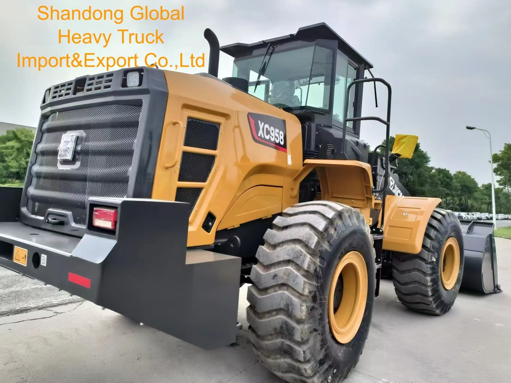 لودر چرخدار 5.5 تنی XCMG XC958 با سطل 3.2 متر مکعبی و قدرت موتور 162 کیلووات