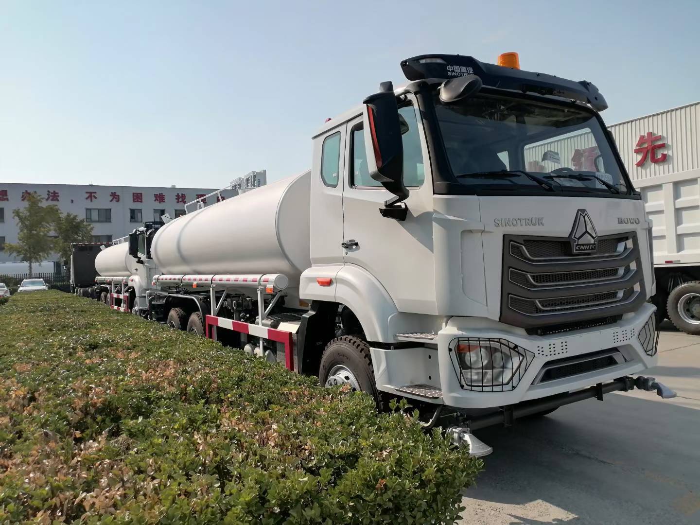کامیون آبپاش Sinotruk HOWO Tx/Nx 6X4 کاملاً نو