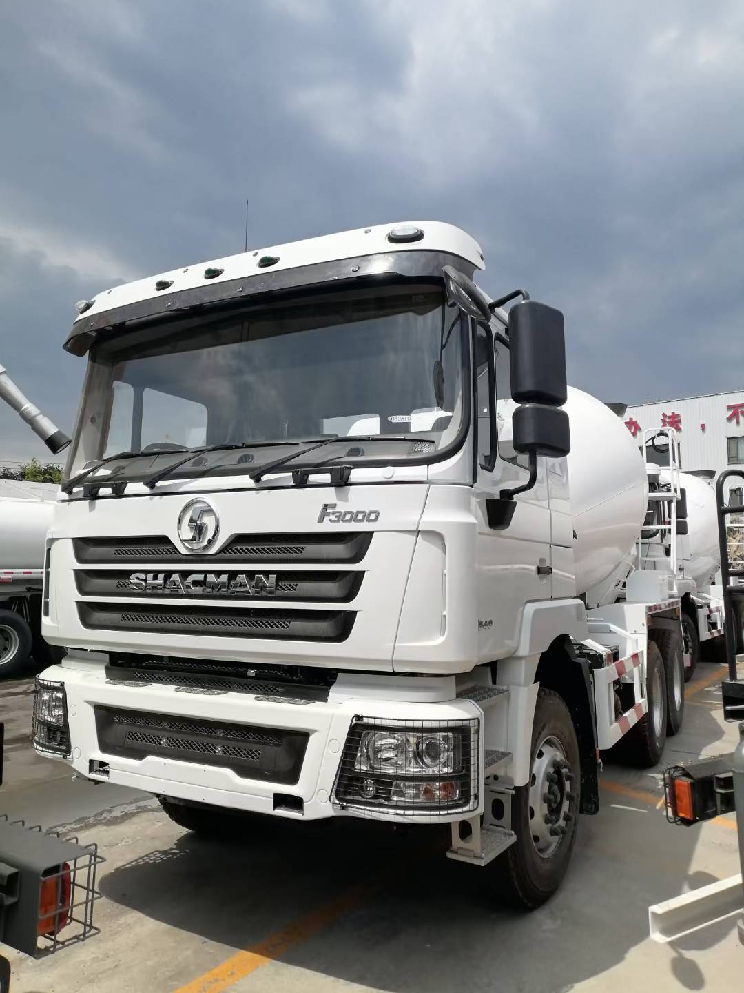 سینوتروک HOWO 8X4 371HP کامیون مخلوط کن بتن 14cbm Zz1317n3261W