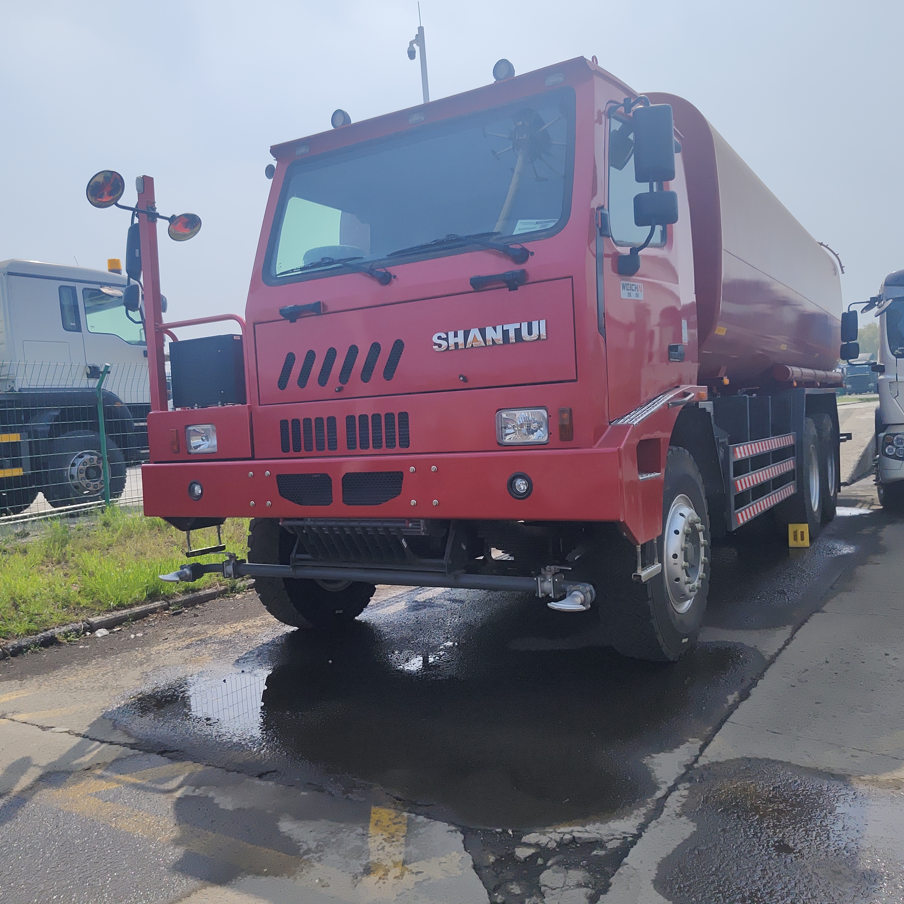 Shantui 6×4 Water Tank Truck with 20T Payload and High-Strength Carbon Steel Tank for Mining Dust Suppression