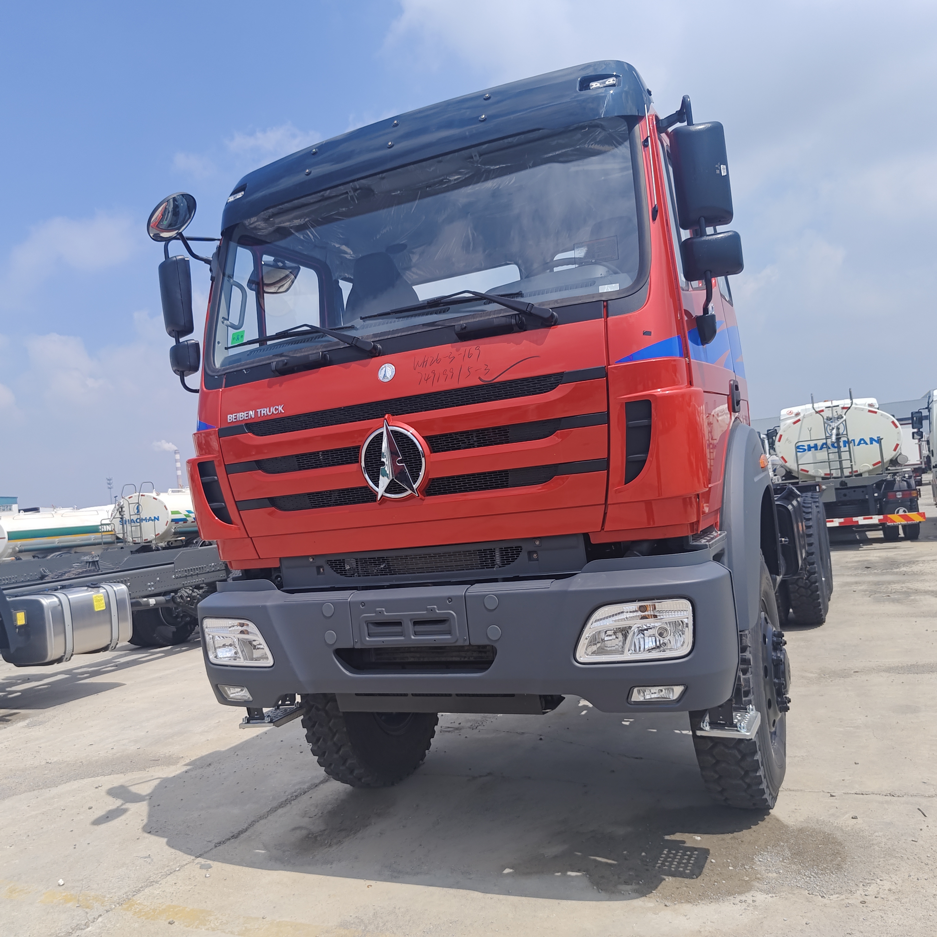 کامیون تراکتور سنگین 6×4 BEIBEN 2648 با موتور WEICHAI 480 اسب بخار و شاسی فناوری مرسدس بنز