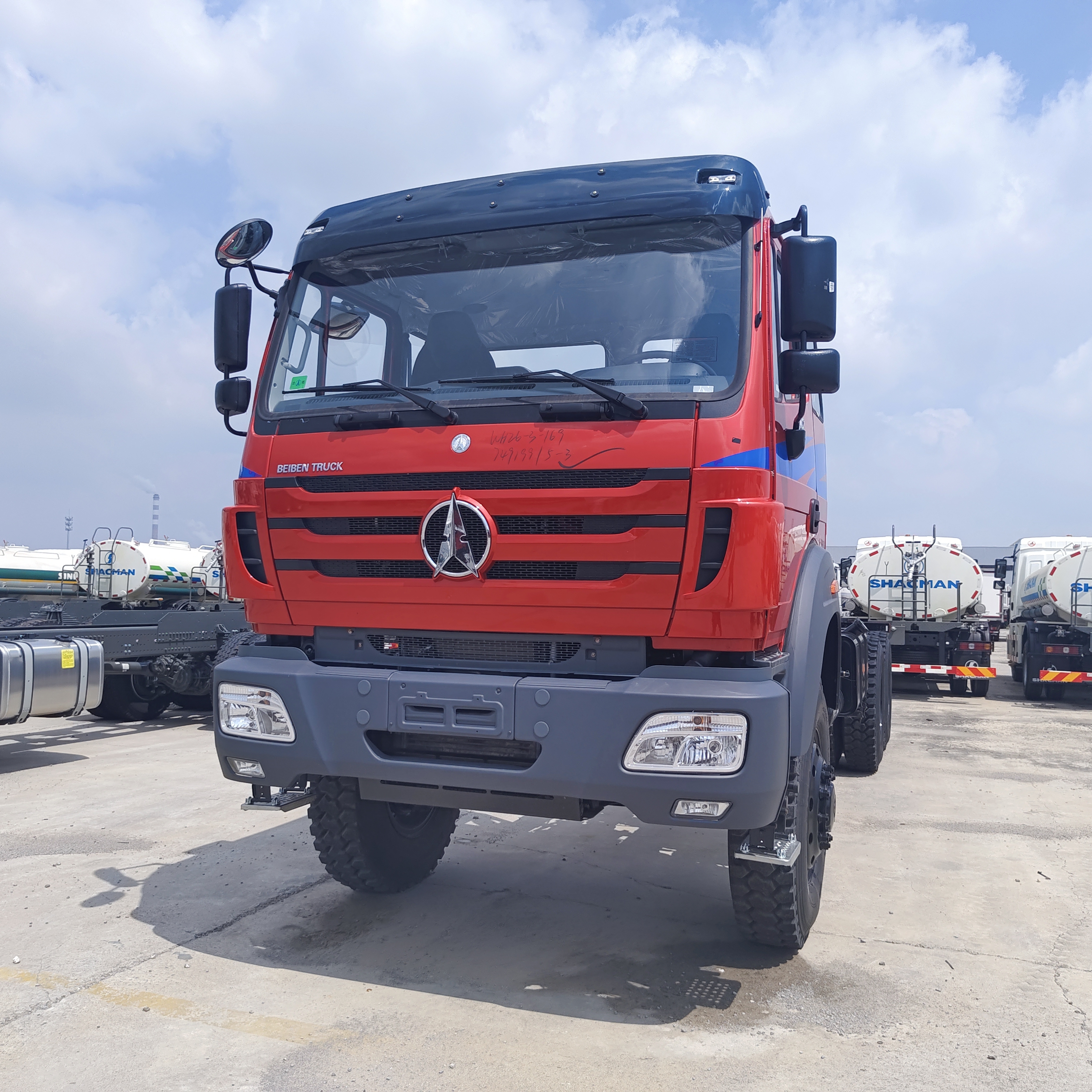 BEIBEN 2638 6 × 6 کامیون سنگین معدن با 380HP موتور WEICHAI و 30-35 تن بار مفید برای معدن جاده ای