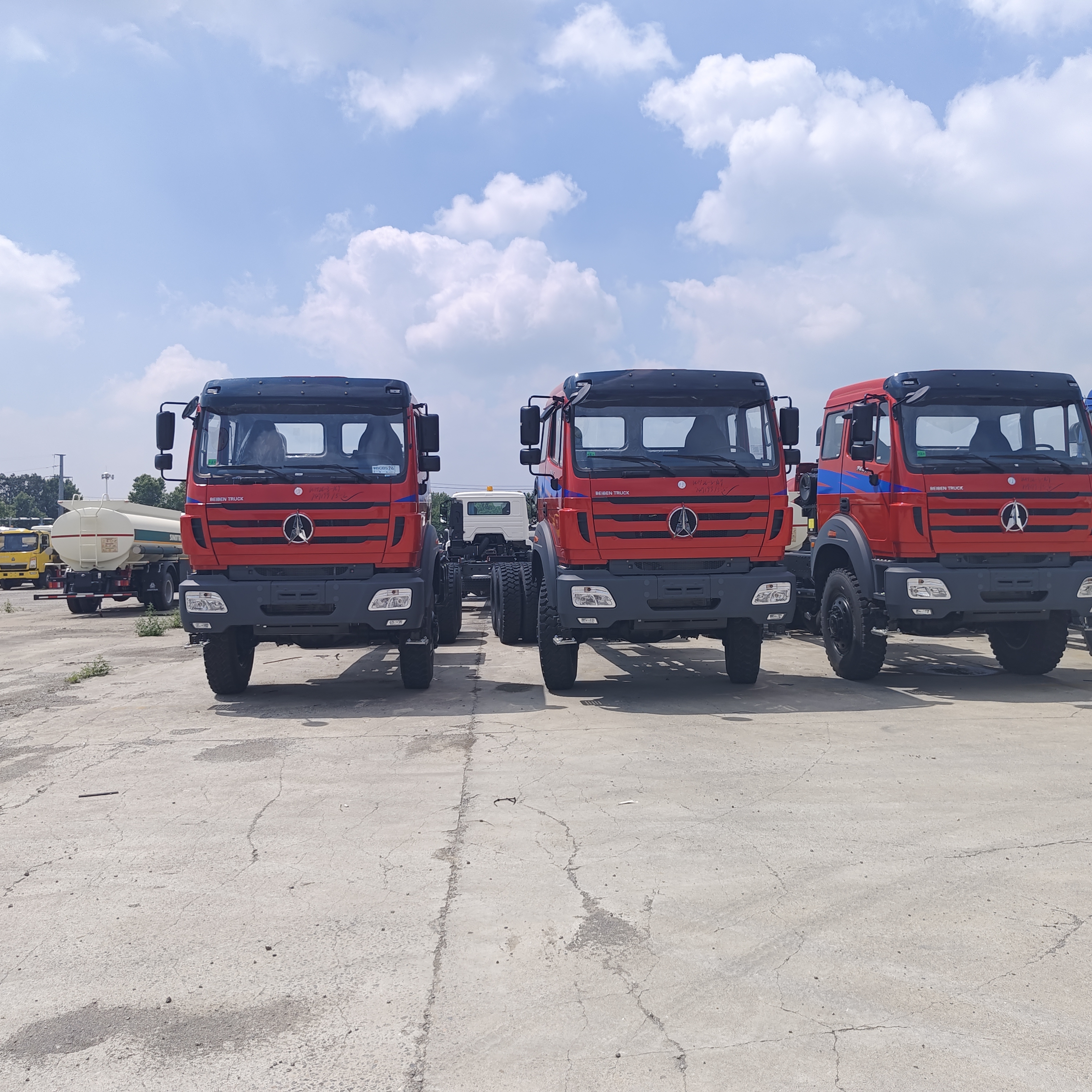 کامیون کمپرسی معدن سنگین 8×4 BEIBEN 2642 با موتور WEICHAI 420 اسب بخار و بار 35 تا 45 تن برای معدن و معدن