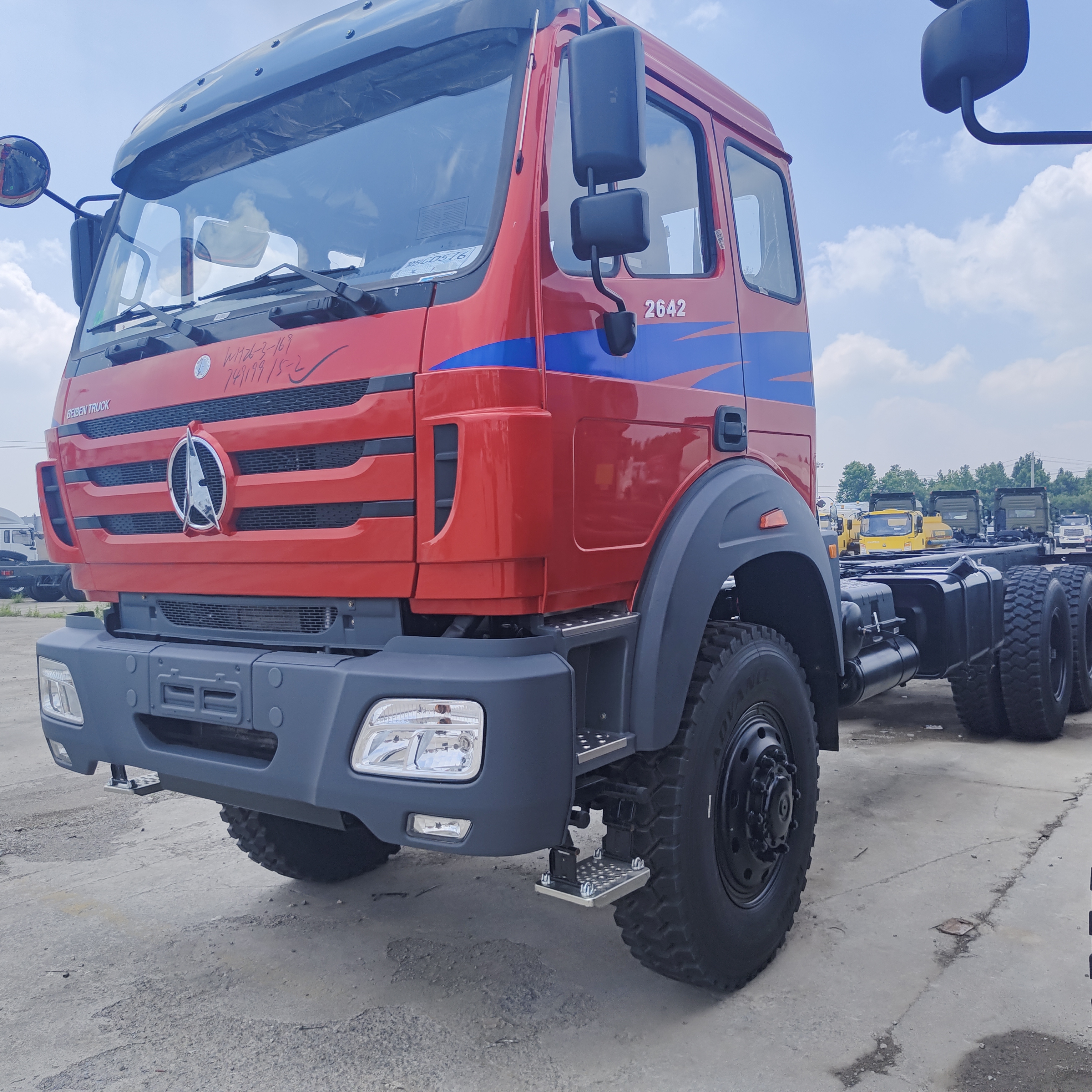 BEIBEN 2642 6 × 6 کامیون معدن با موتور 420HP WEICHAI و بار مفید 30-40 تن برای معدن سنگین