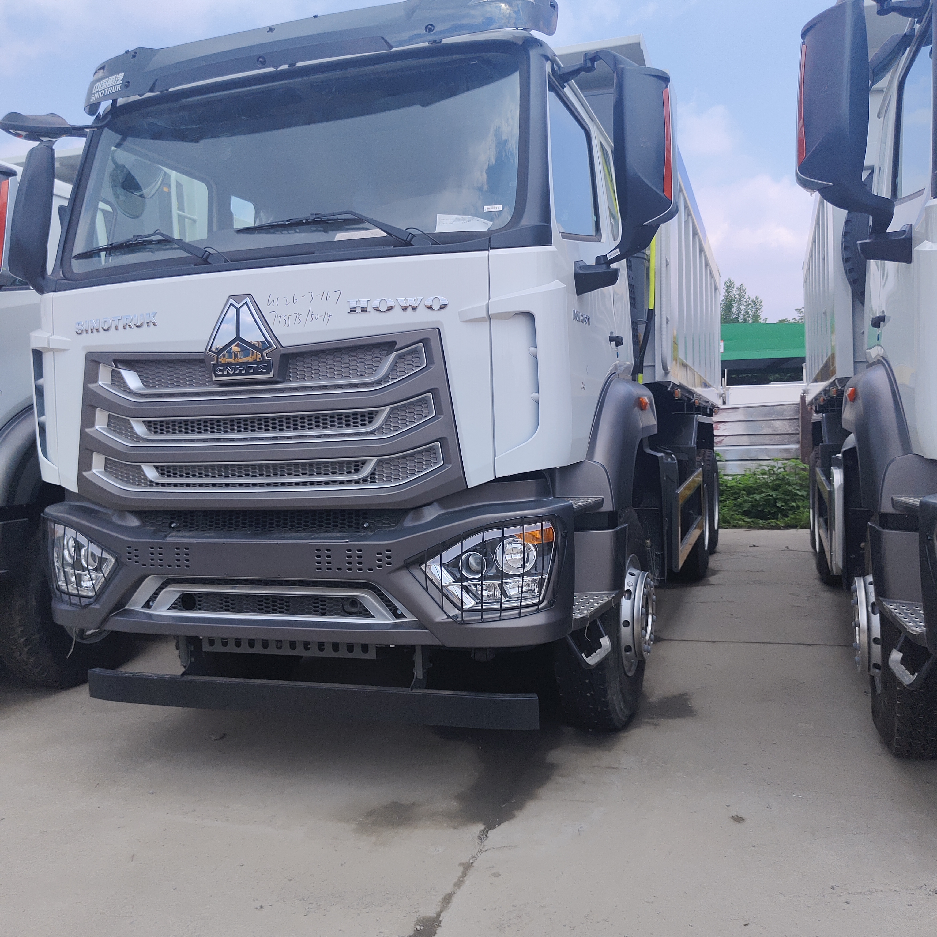 HOWO NX 6 × 4 کامیون سنگین معدن با موتور 430HP و 30-35 تن بار برای آفریقا