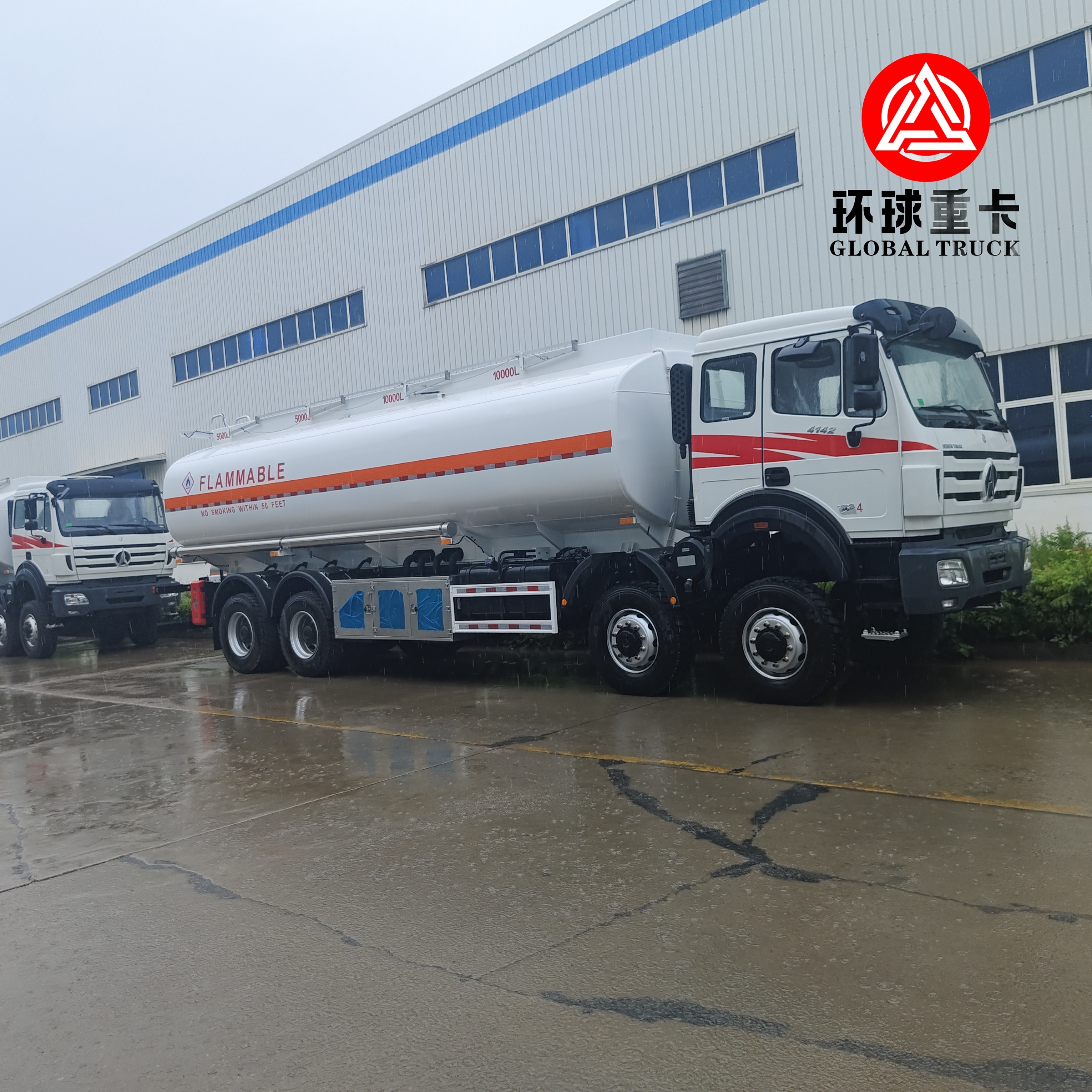 Beiben 8×8 35000L سنگین وظیفه غیر جاده ای سوخت Bowser کامیون برای معدن کنگو