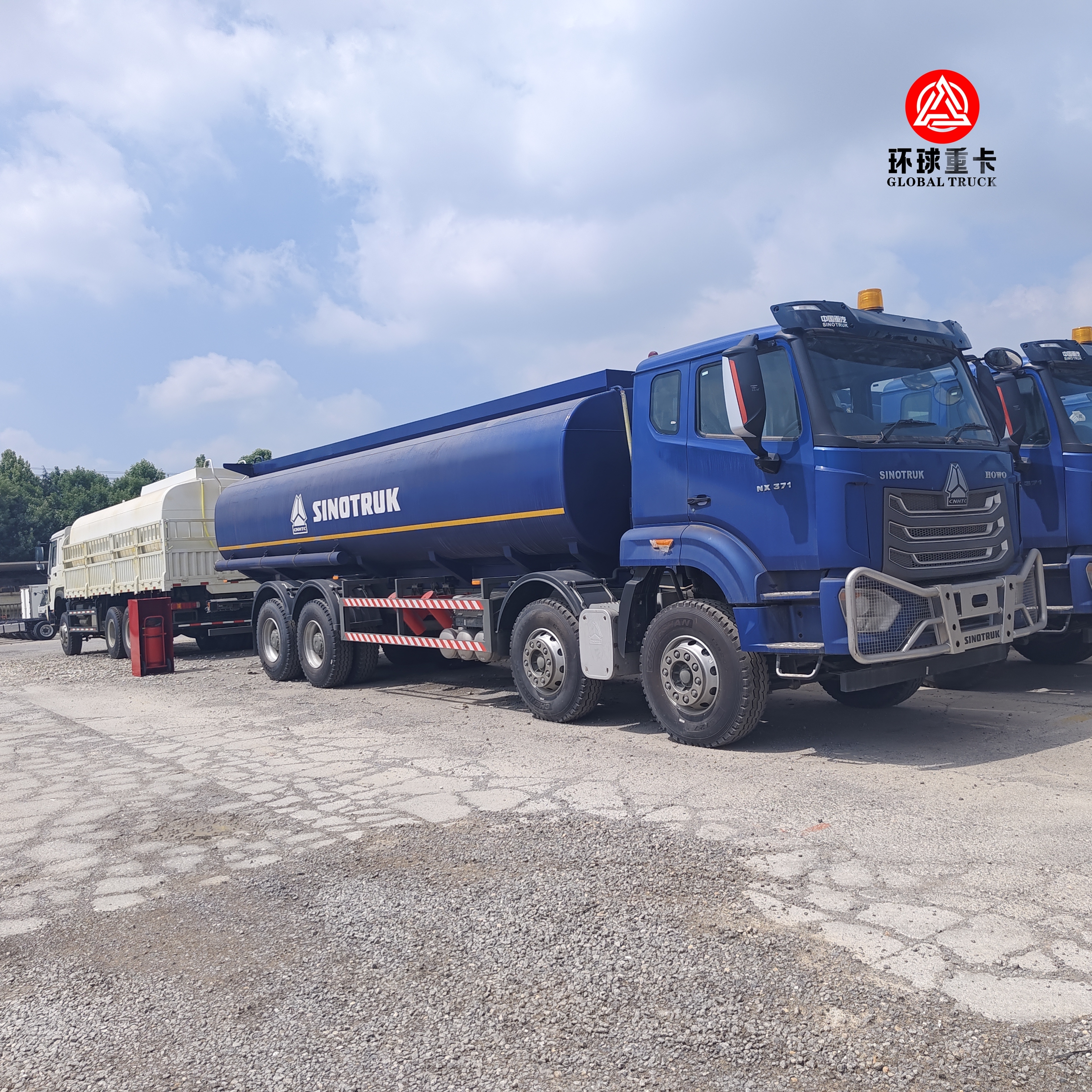 کامیون تانکر سوخت HOWO NX 8x4 با ظرفیت 30000 لیتر، کامیون نفتکش دیزلی سنگین برای بازار آفریقا