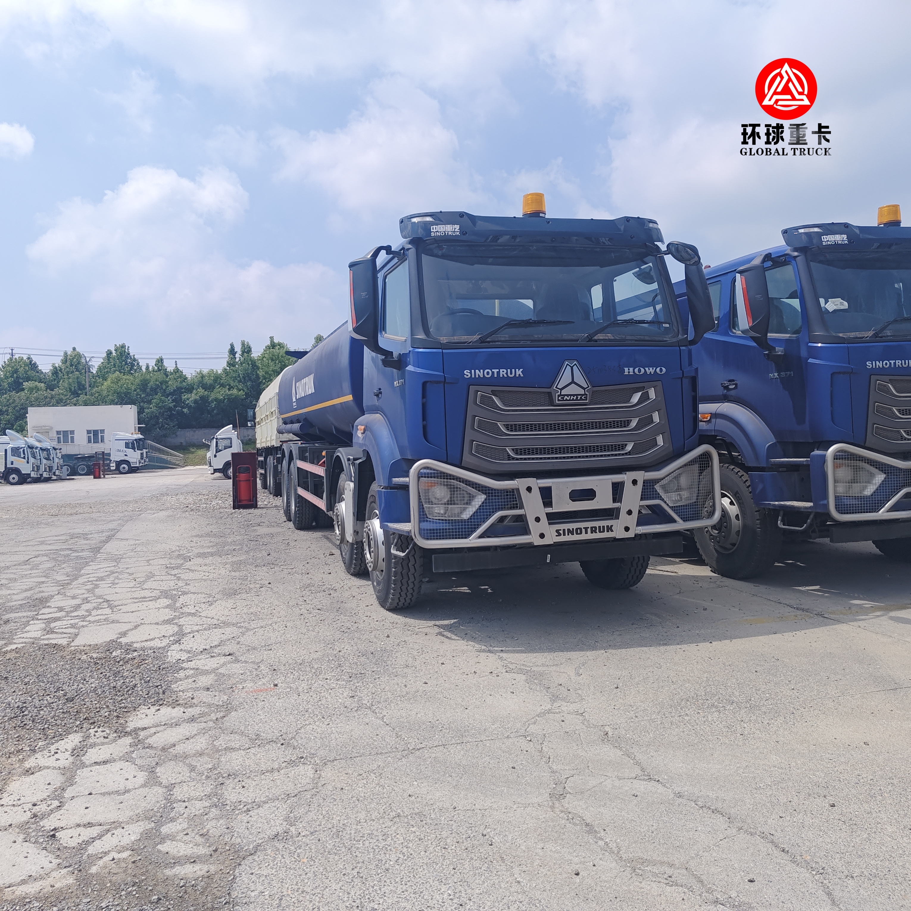 HOWO NX 8x4 30000L کامیون تانکر سوخت سنگین وظیفه دیزل Bowser کامیون برای بازار نیجریه