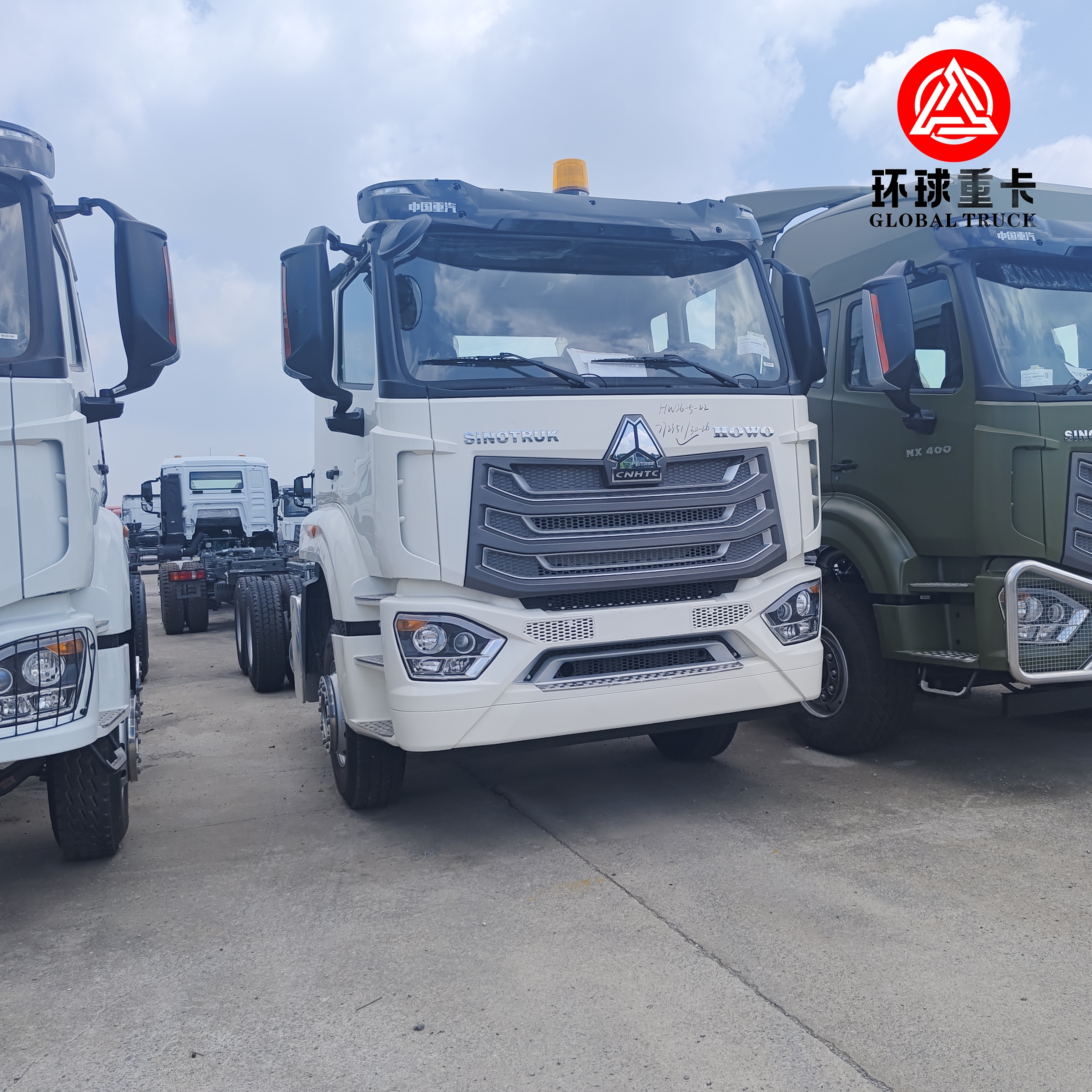 کاملاً جدید HOWO NX 6x4 تراکتور کامیون 430HP رانش سمت راست موتور اصلی برای تدارکات سنگین